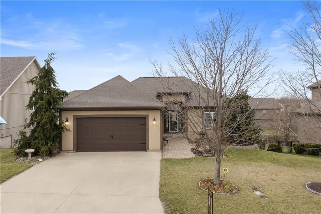 2311 NW Hedgewood Drive, Grain Valley, MO 64029