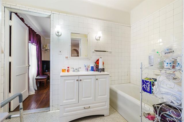 1135 Chicago Boulevard, Detroit, MI 48202