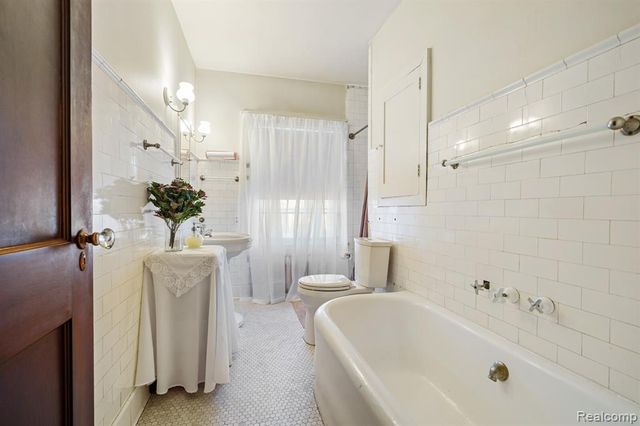 1135 Chicago Boulevard, Detroit, MI 48202