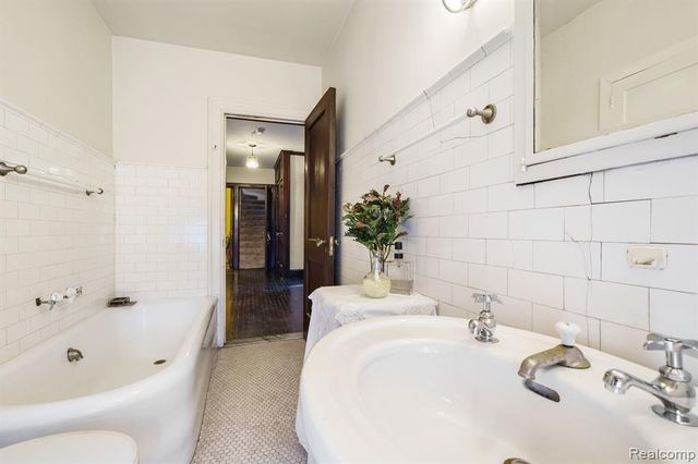 1135 Chicago Boulevard, Detroit, MI 48202