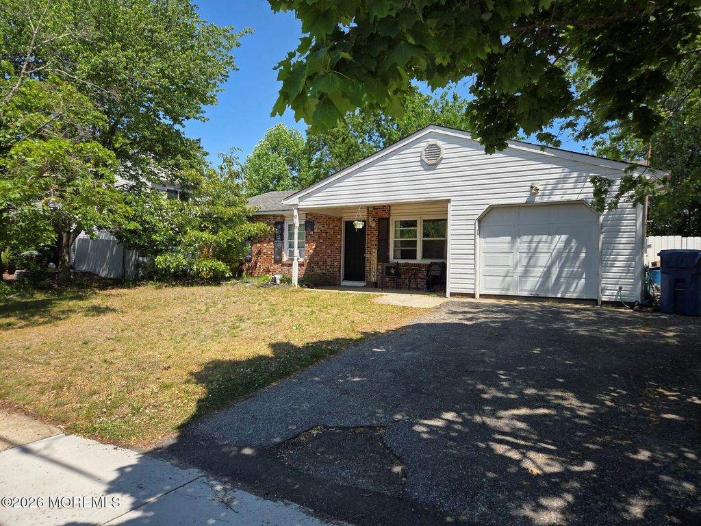 50 Newtons Corner Road, Howell, NJ 07731