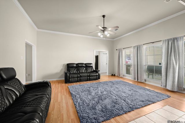 13529 Chase St, Gonzales, LA 70737