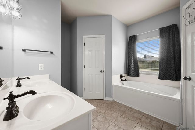 13529 Chase St, Gonzales, LA 70737