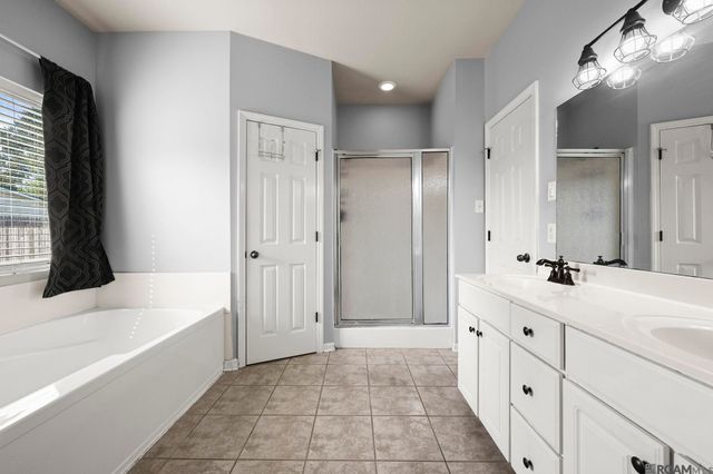 13529 Chase St, Gonzales, LA 70737