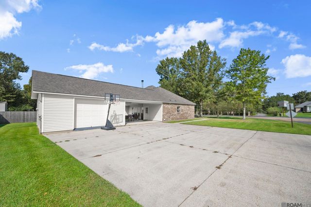 13529 Chase St, Gonzales, LA 70737