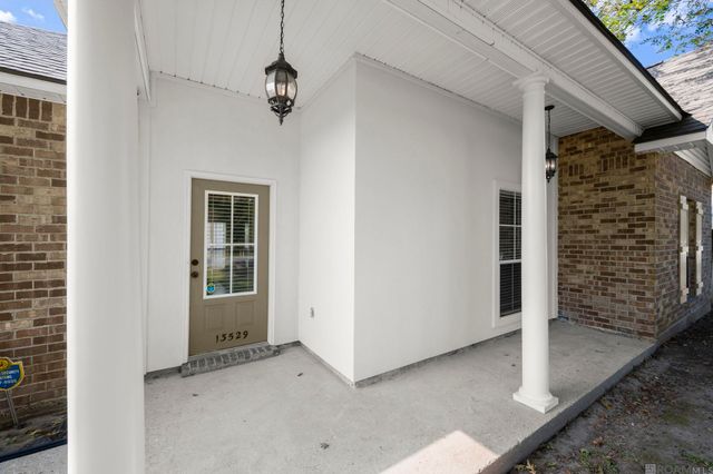 13529 Chase St, Gonzales, LA 70737