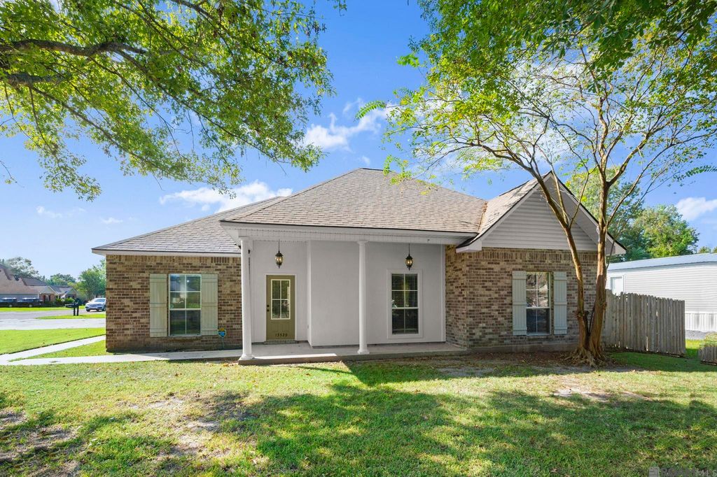 13529 Chase St, Gonzales, LA 70737