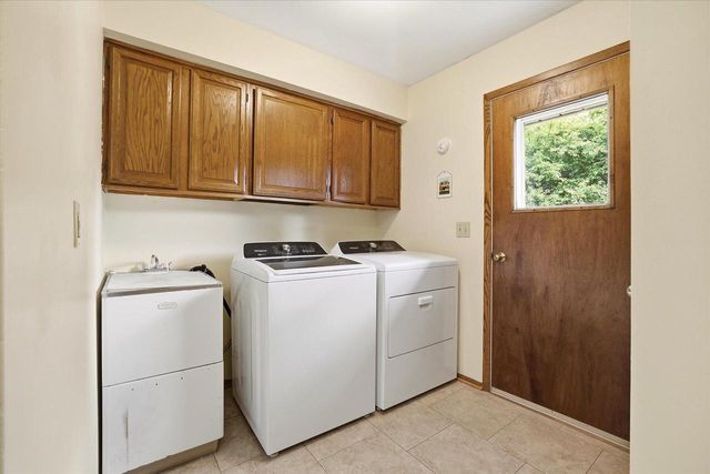 2028 Chapman DRIVE, Waukesha, WI 53189