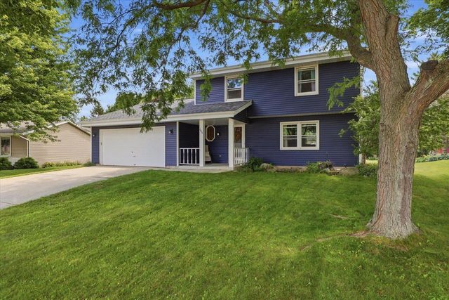 2028 Chapman DRIVE, Waukesha, WI 53189