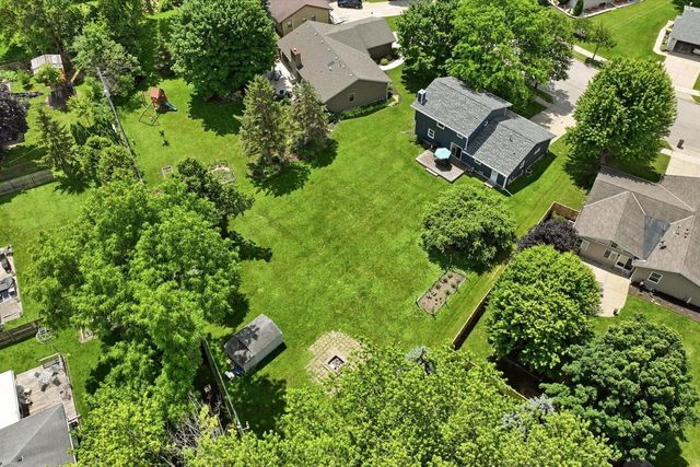 2028 Chapman DRIVE, Waukesha, WI 53189