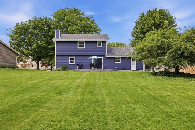 2028 Chapman DRIVE, Waukesha, WI 53189