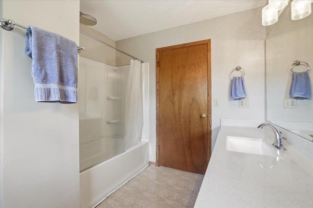 2028 Chapman DRIVE, Waukesha, WI 53189