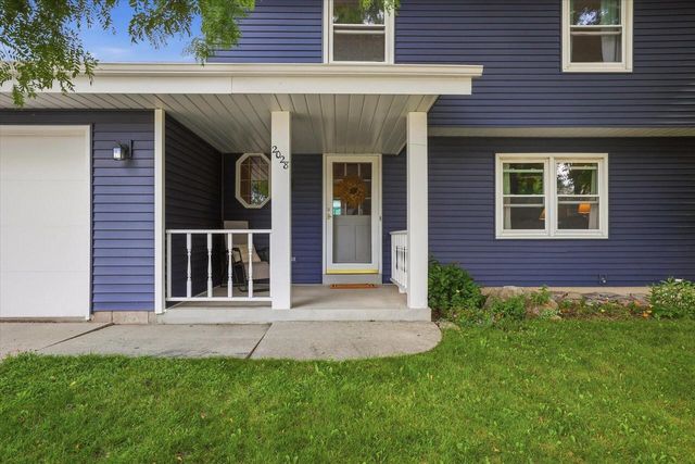 2028 Chapman DRIVE, Waukesha, WI 53189