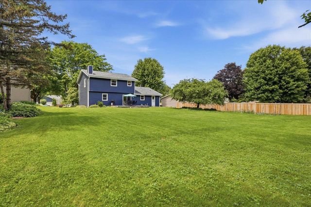 2028 Chapman DRIVE, Waukesha, WI 53189
