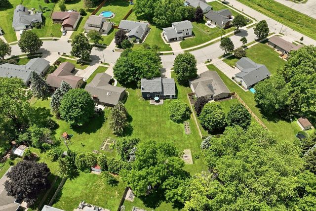 2028 Chapman DRIVE, Waukesha, WI 53189