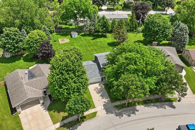 2028 Chapman DRIVE, Waukesha, WI 53189