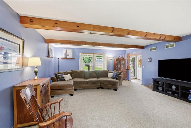 2028 Chapman DRIVE, Waukesha, WI 53189