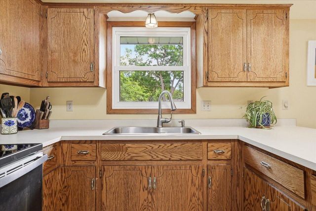 2028 Chapman DRIVE, Waukesha, WI 53189