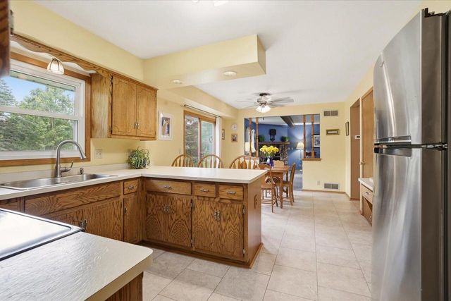 2028 Chapman DRIVE, Waukesha, WI 53189