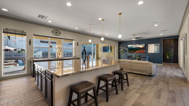 1353 E PASEO Way, Phoenix, AZ 85042