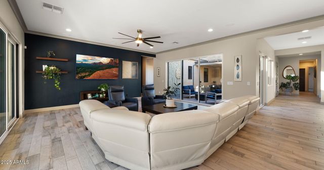 1353 E PASEO Way, Phoenix, AZ 85042