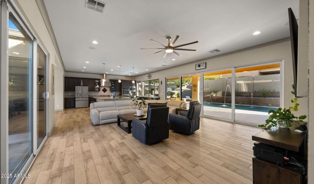 1353 E PASEO Way, Phoenix, AZ 85042