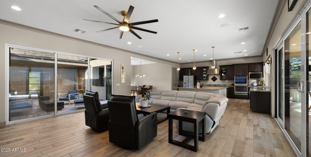 1353 E PASEO Way, Phoenix, AZ 85042