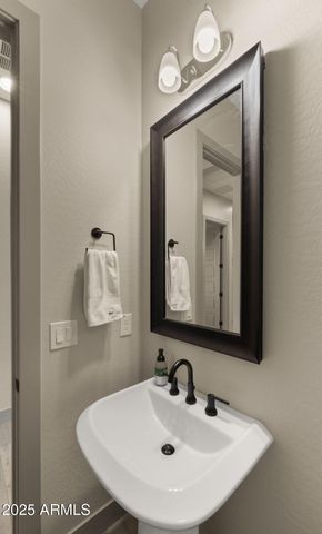 1353 E PASEO Way, Phoenix, AZ 85042