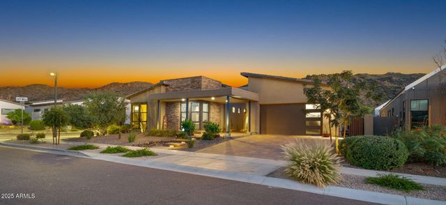 1353 E PASEO Way, Phoenix, AZ 85042