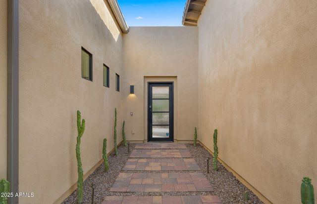 1353 E PASEO Way, Phoenix, AZ 85042