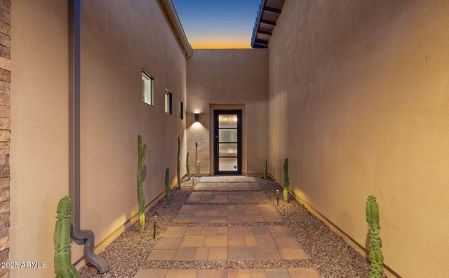 1353 E PASEO Way, Phoenix, AZ 85042