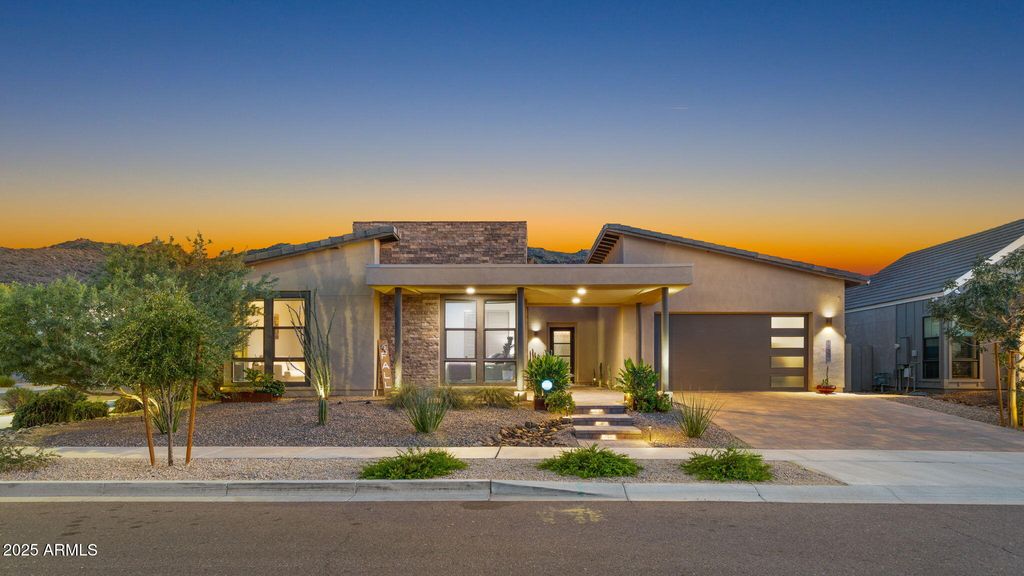 1353 E PASEO Way, Phoenix, AZ 85042