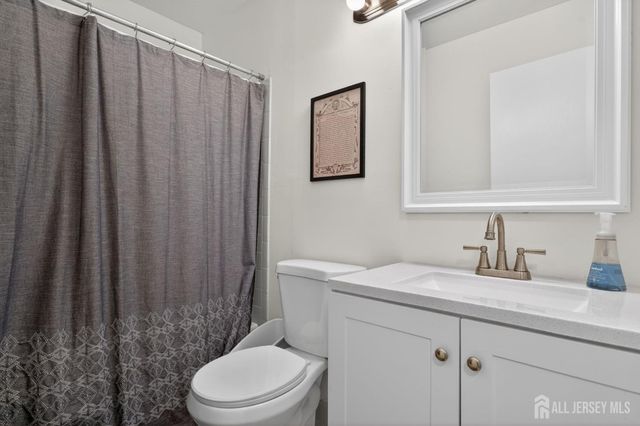 373 McDowell Drive, East Brunswick, NJ 08816