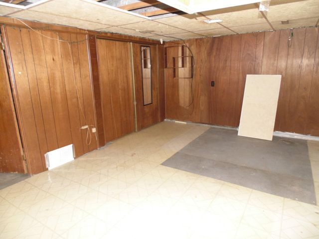 2901 Fairview Avenue, Lake Station, IN 46405