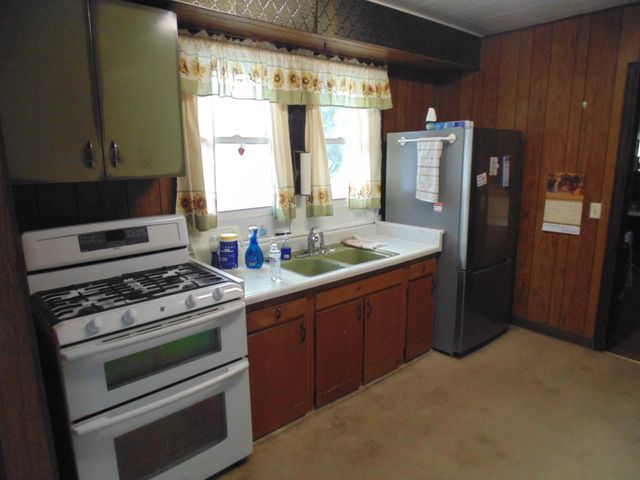 2901 Fairview Avenue, Lake Station, IN 46405