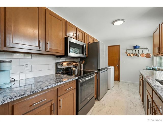 16 Merideth Lane, Longmont, CO 80501