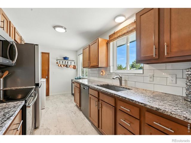 16 Merideth Lane, Longmont, CO 80501