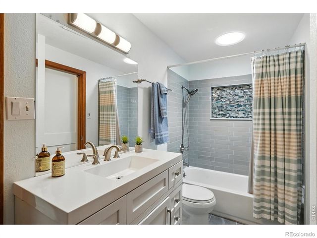 16 Merideth Lane, Longmont, CO 80501