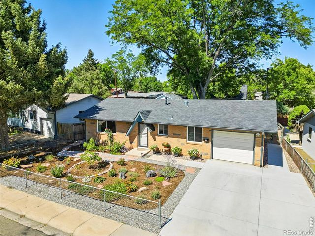 16 Merideth Lane, Longmont, CO 80501