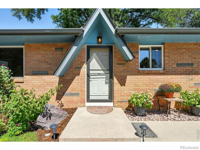 16 Merideth Lane, Longmont, CO 80501