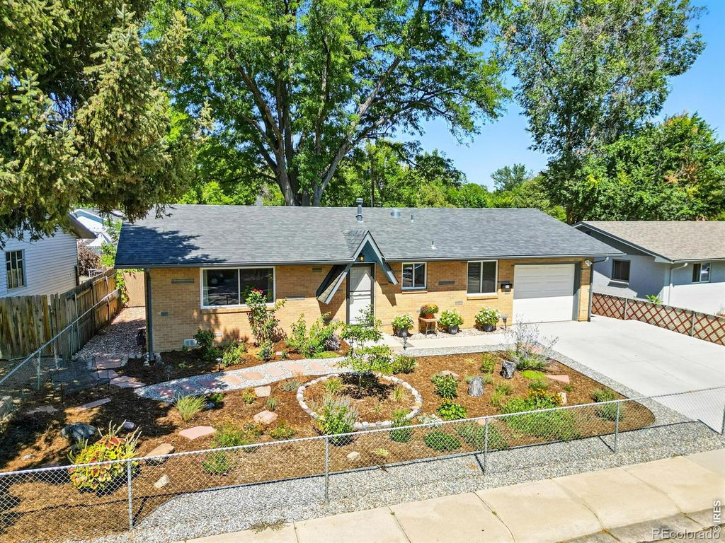 16 Merideth Lane, Longmont, CO 80501