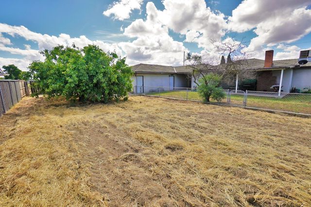 842 E Florinda Street, Hanford, CA 93230