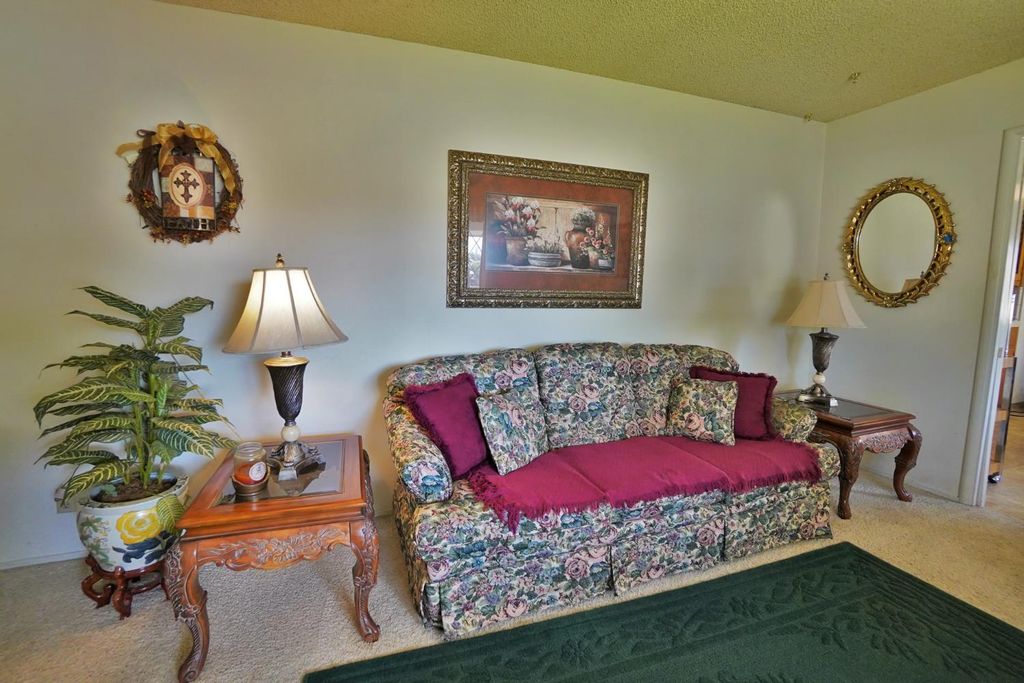 Image 13 of property listing at 842 E Florinda Street, Hanford, CA 93230
