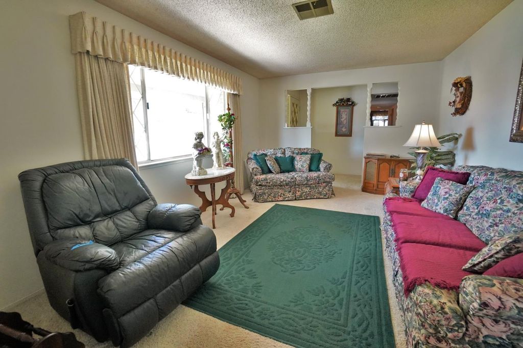 Image 14 of property listing at 842 E Florinda Street, Hanford, CA 93230