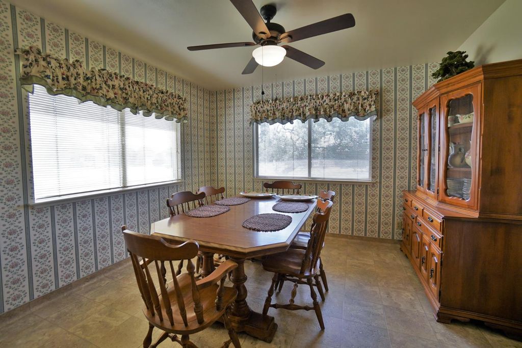 Image 16 of property listing at 842 E Florinda Street, Hanford, CA 93230