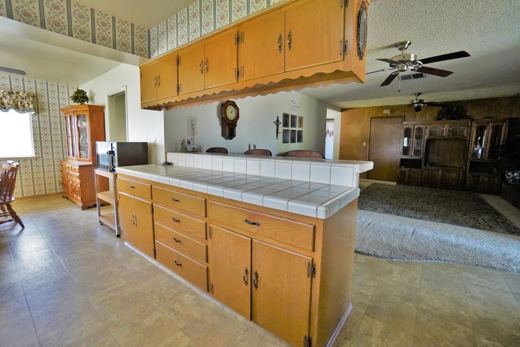 Image 25 of property listing at 842 E Florinda Street, Hanford, CA 93230