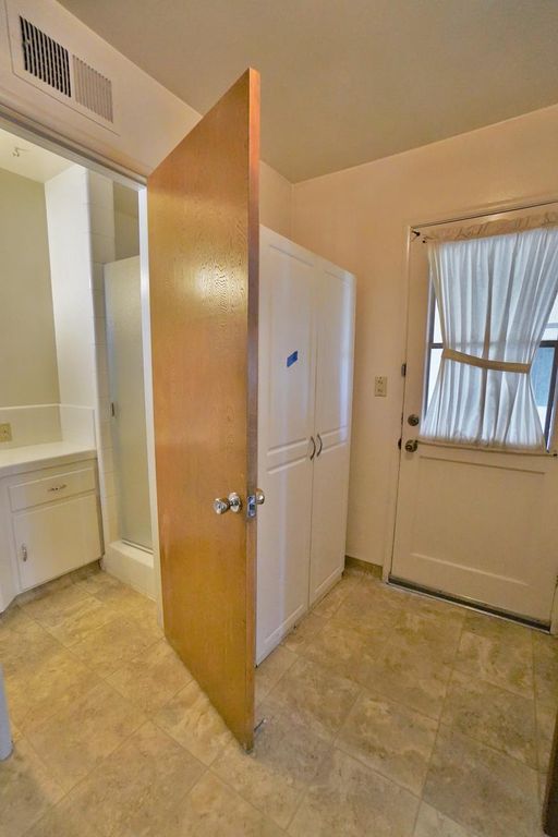 Image 29 of property listing at 842 E Florinda Street, Hanford, CA 93230
