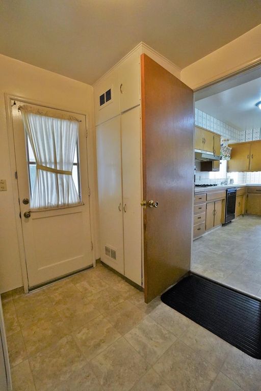 Image 32 of property listing at 842 E Florinda Street, Hanford, CA 93230