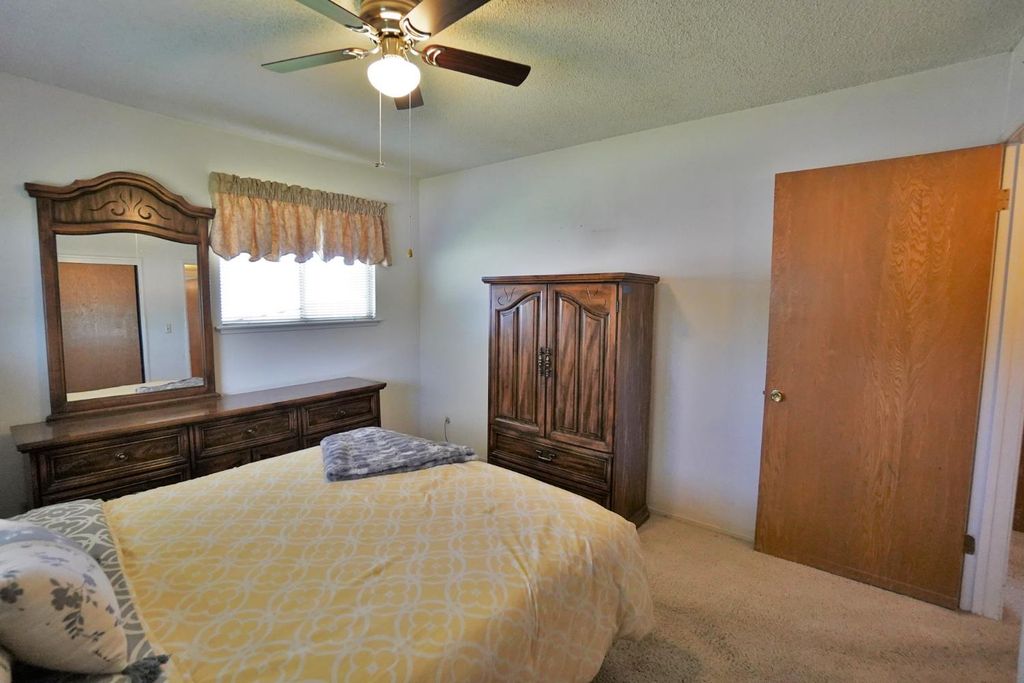 Image 41 of property listing at 842 E Florinda Street, Hanford, CA 93230