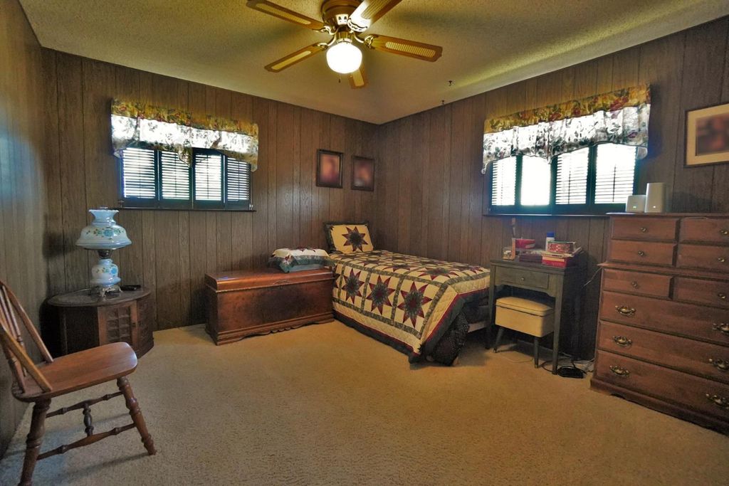 Image 44 of property listing at 842 E Florinda Street, Hanford, CA 93230
